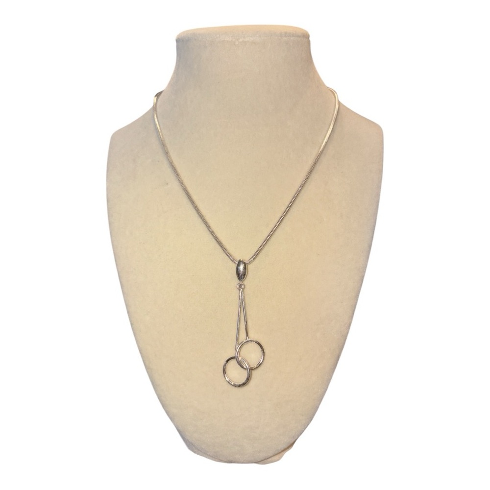Sterling Silver Interlocking Circle Pendant Necklace marked 925 on pendant. JB2